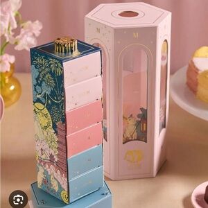 Lady M mooncake container with lights and bag